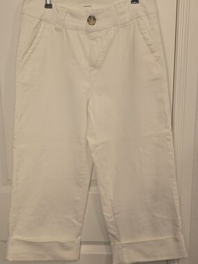 Maurices White Capri Pants